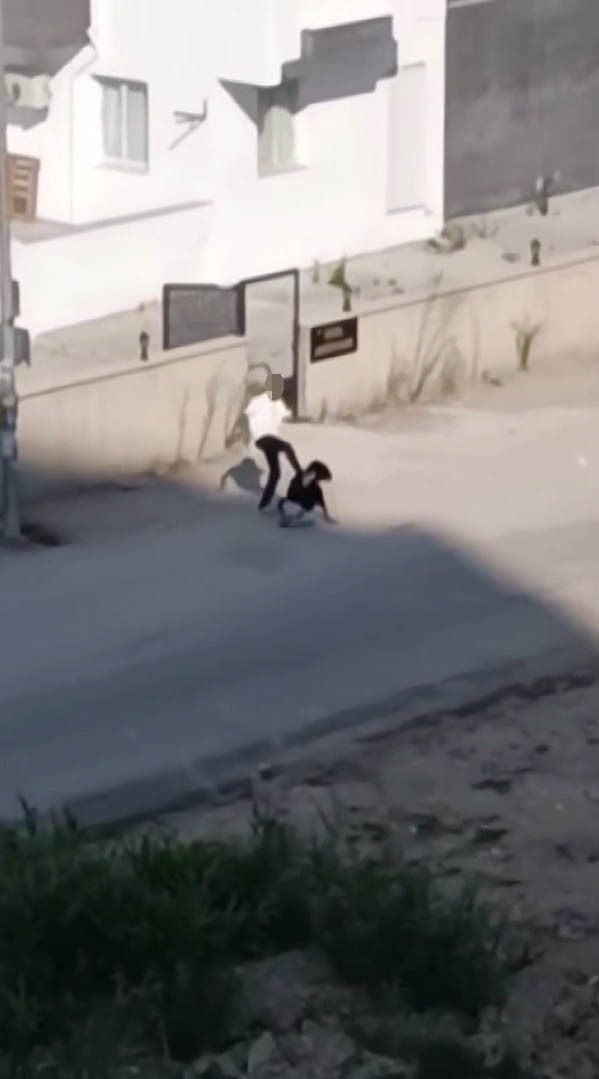 KADINI ÖLDÜRESİYE DÖVDÜ, SERBEST KALDI