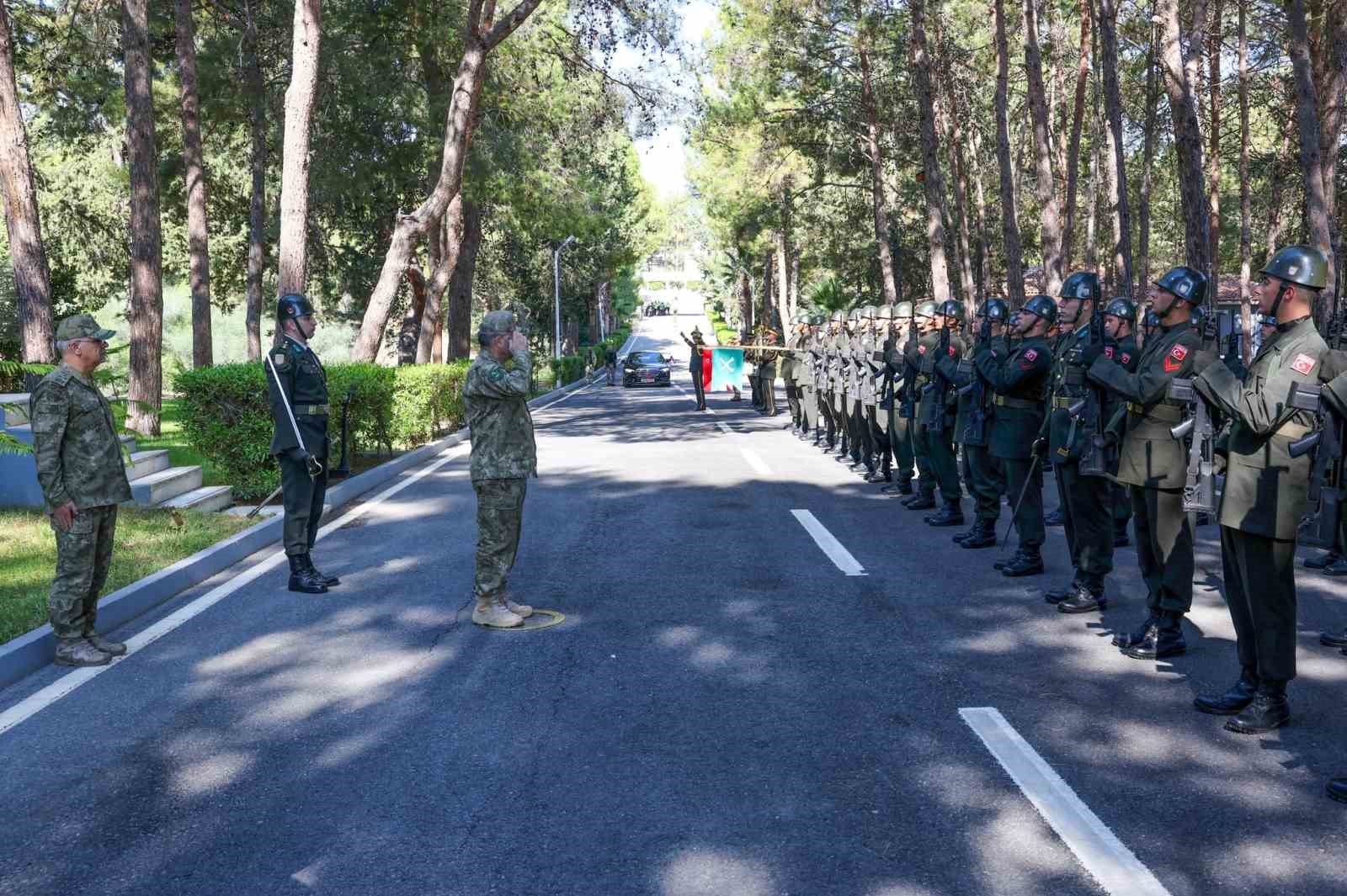 KIBRIS TÜRK BARIŞ KUVVETLERİ KOMUTANLIĞI’NDA DEVİR TESLİM TÖRENİ