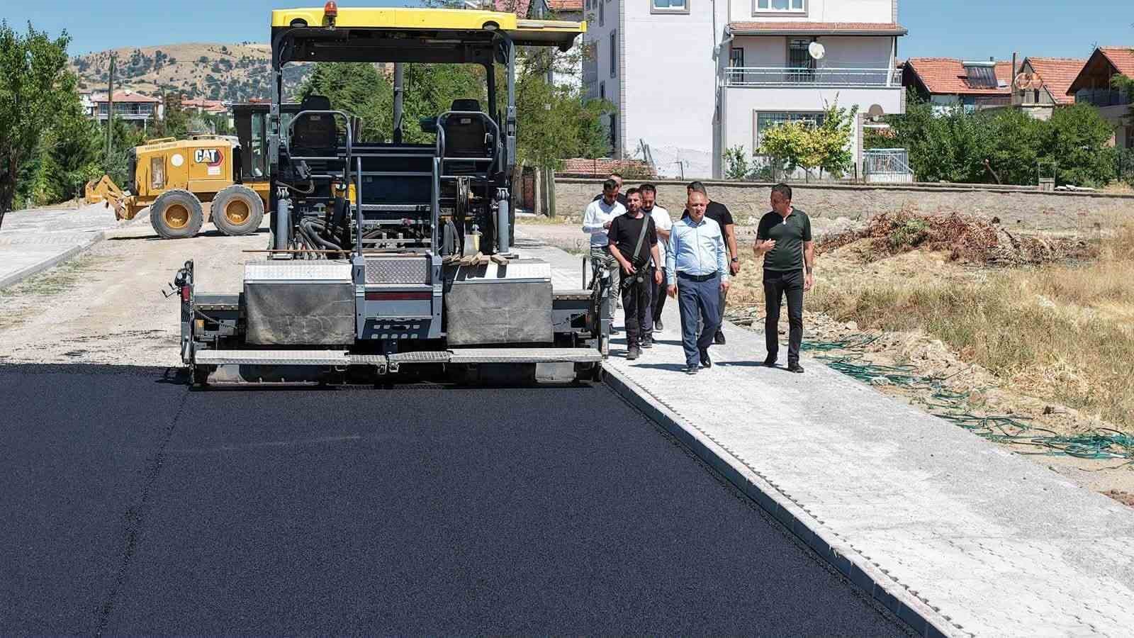 KIRIKKALE BELEDİYESİ, OSMANGAZİ MAHALLESİ’NİN YOLLARINI YENİLİYOR