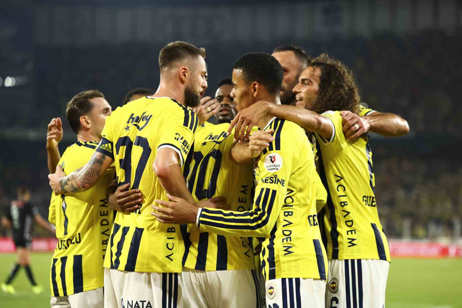 FENERBAHÇE, LİGDEKİ İLK GALİBİYETİNİ ALDI