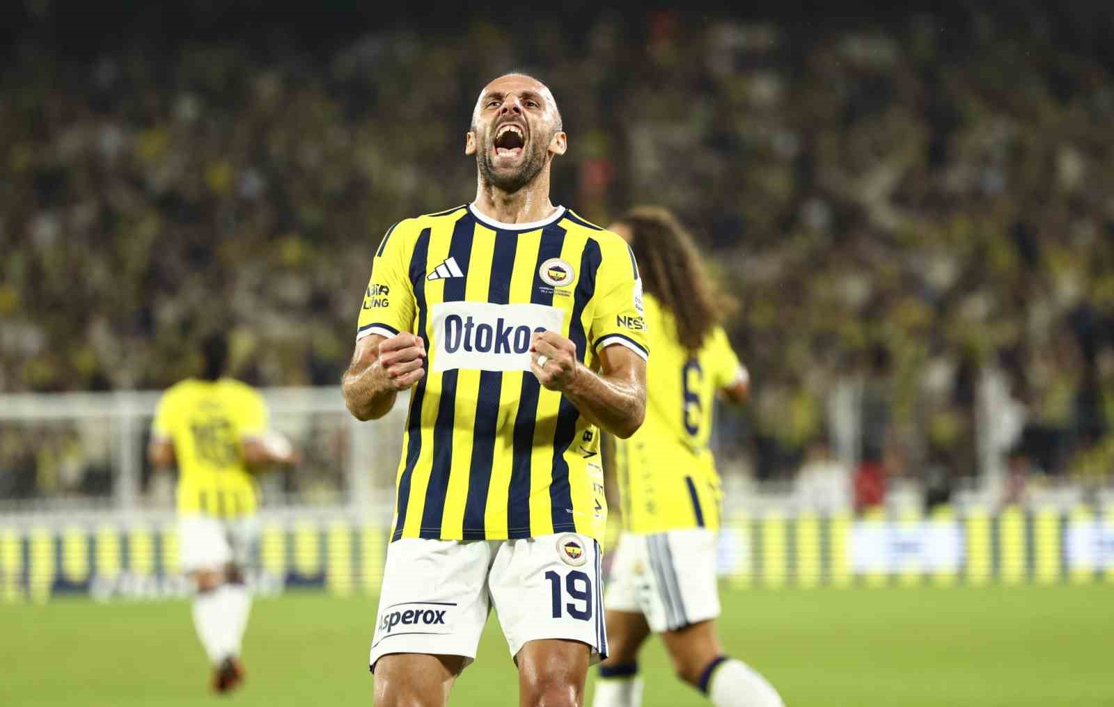 VEDAT MURİQİ, FENERBAHÇE’YE GOLLE DÖNDÜ