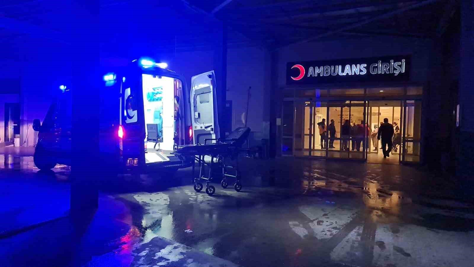 MİNİBÜS TARLAYA UÇTU: 1 ÖLÜ, 2 YARALI