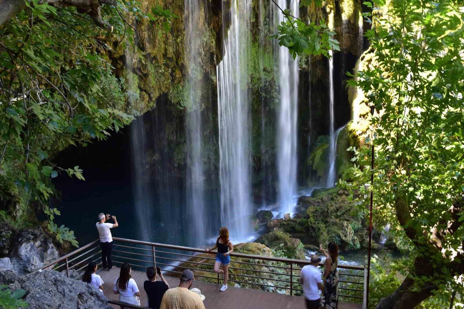 MUT YERKÖPRÜ ŞELALESİ HAYRAN BIRAKIYOR