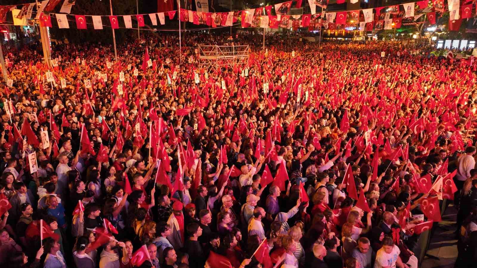 ANTALYA’DA 30 AĞUSTOS’TA DERYA ULUĞ KONSER VERECEK