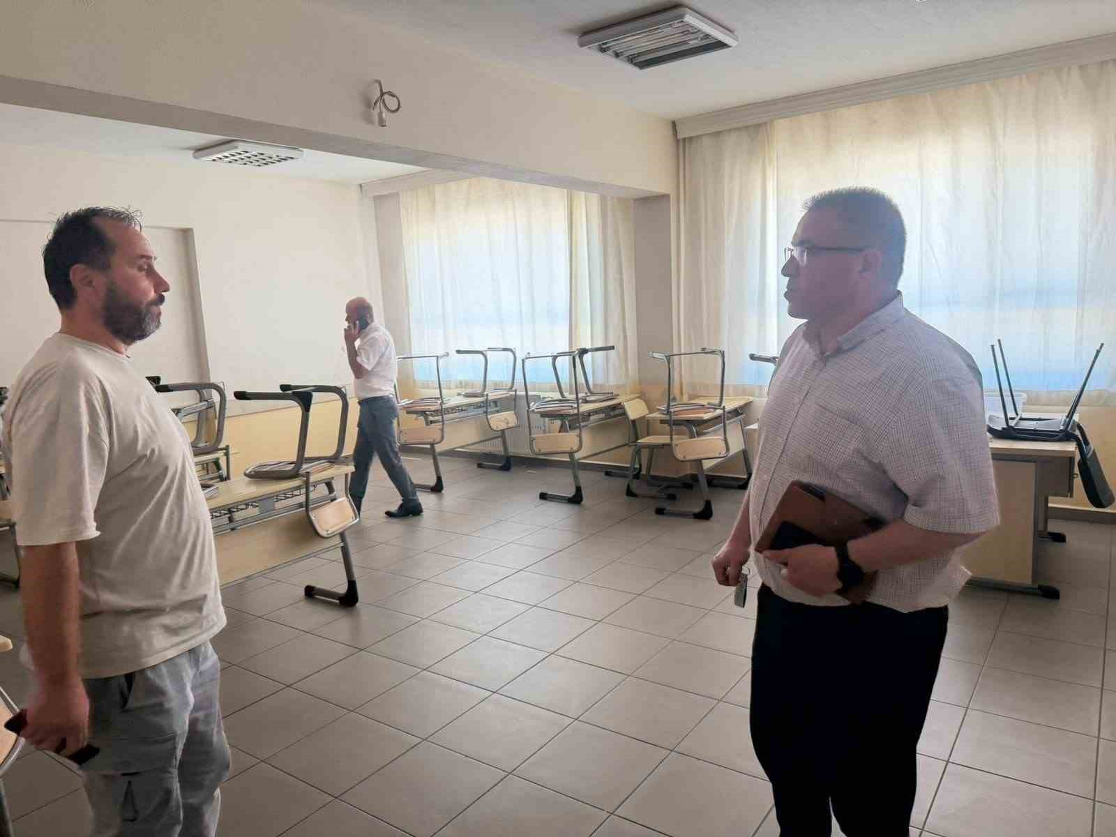 KARACASU’DA OKULLAR YENİ EĞİTİM YILINA HAZIRLANIYOR
