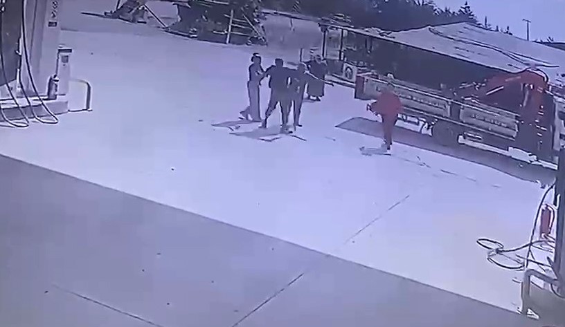 DENİZLİ’DE SİLAH ZORUYLA GENÇ KIZIN KAÇIRILMA ANLARINA AİT GÖRÜNTÜLER ORTAYA ÇIKTI