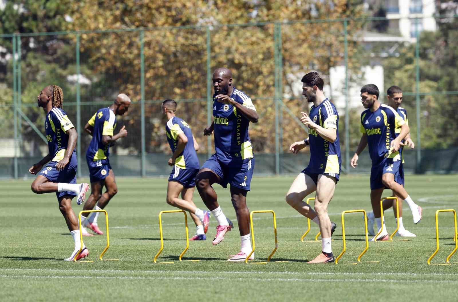 FENERBAHÇE, LYON İLE OYNAYACAĞI RÖVANŞ MAÇI HAZIRLIKLARINA BAŞLADI