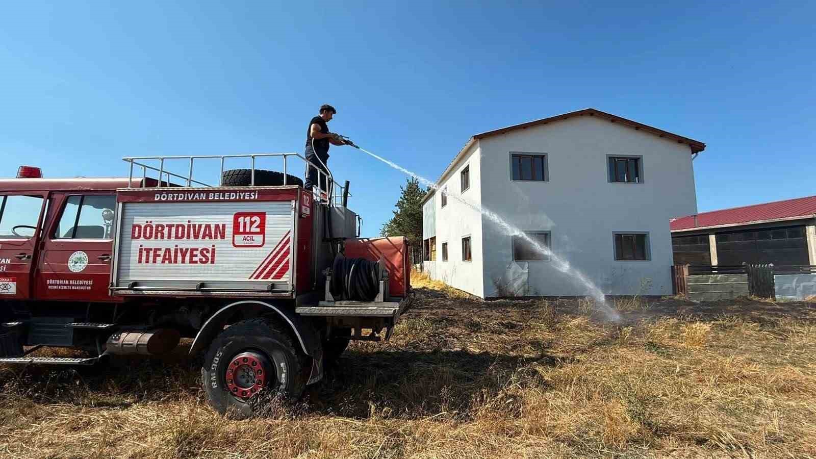 BOLU’DA KERESTE FABRİKASININ YANINDA KORKUTAN YANGIN: ALEVLER TESİSE SIÇRAMADAN SÖNDÜRÜLDÜ