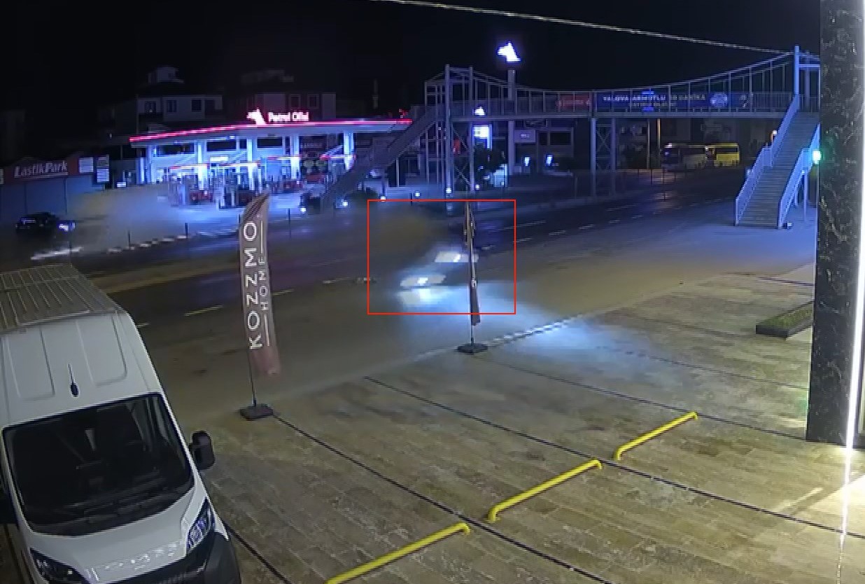 YALOVA’DA OTOMOBİL TAKLA ATTI: 1 YARALI