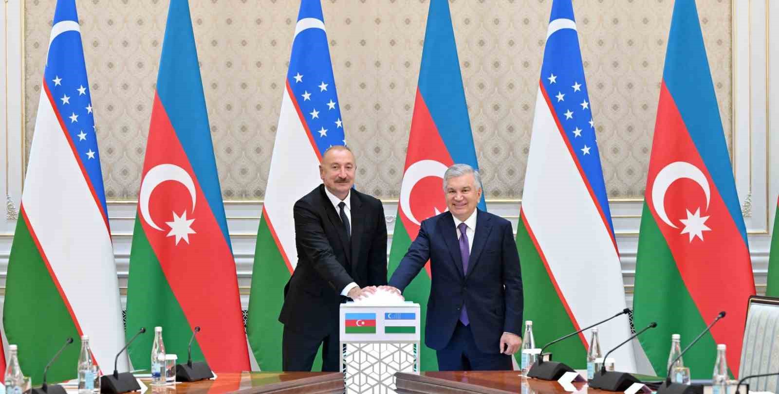 AZERBAYCAN CUMHURBAŞKANI ALİYEV, ÖZBEKİSTAN DEVLET BAŞKANI MİRZİYOYEV İLE BİR ARAYA GELDİ