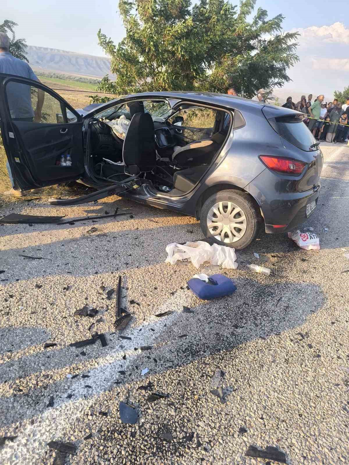 ÇANKIRI’DA İKİ OTOMOBİL ÇARPIŞTI: 1 ÖLÜ, 6 YARALI