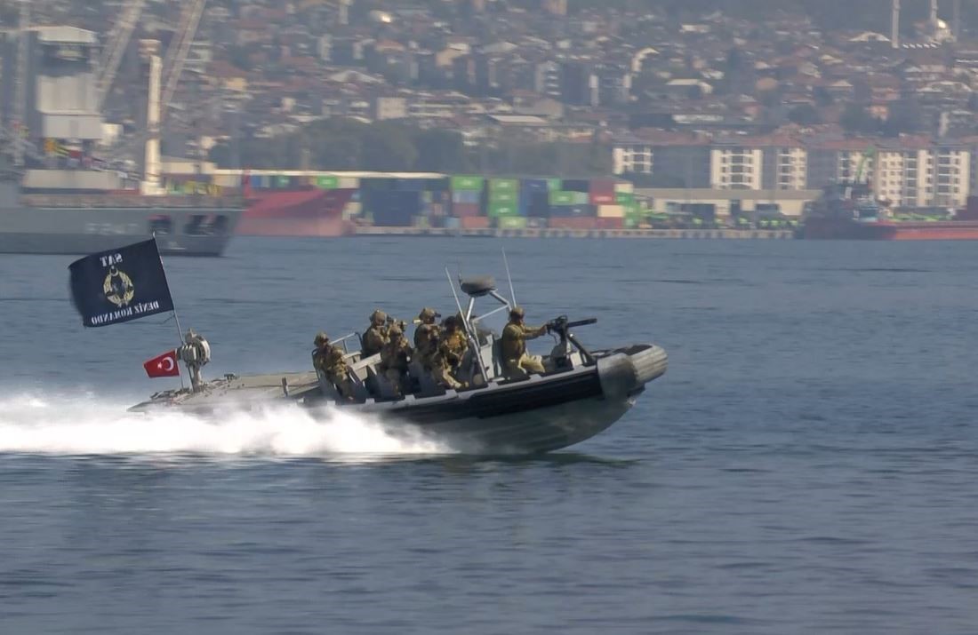 TEKNOFEST MAVİ VATAN’DA SAS VE SAT KOMANDOLARINDAN NEFES KESEN GÖSTERİ