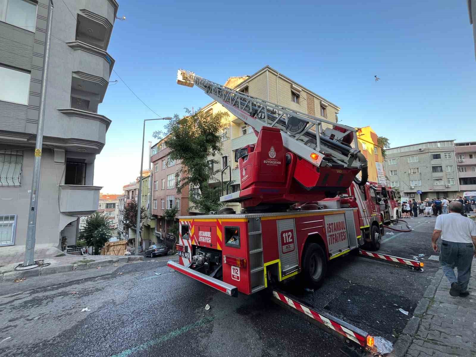 GAZİOSMANPAŞA’DA ÇATI KATINDA YANGIN: 1 ÖLÜ