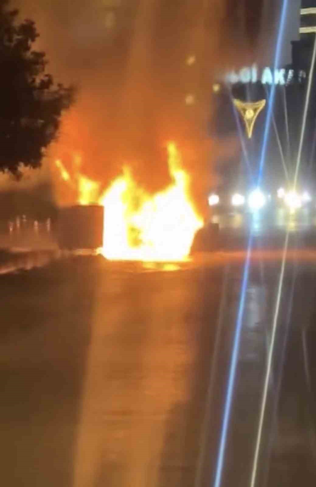 SAMSUN’DA SEYİR HALİNDEKİ OTOMOBİL ALEV TOPUNA DÖNDÜ