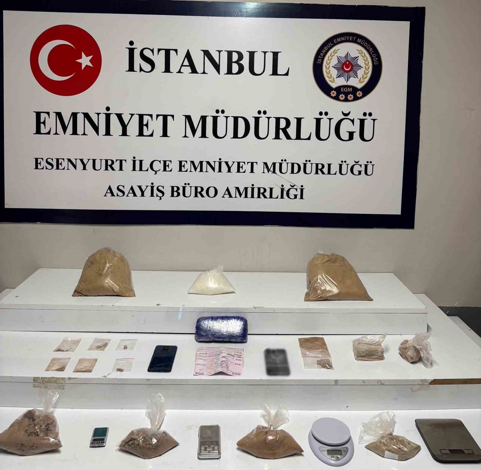 ESENYURT’TA DÜZENLENEN OPERASYONDA 7,5 KİLO UYUŞTURUCU GEÇİRİLDİ