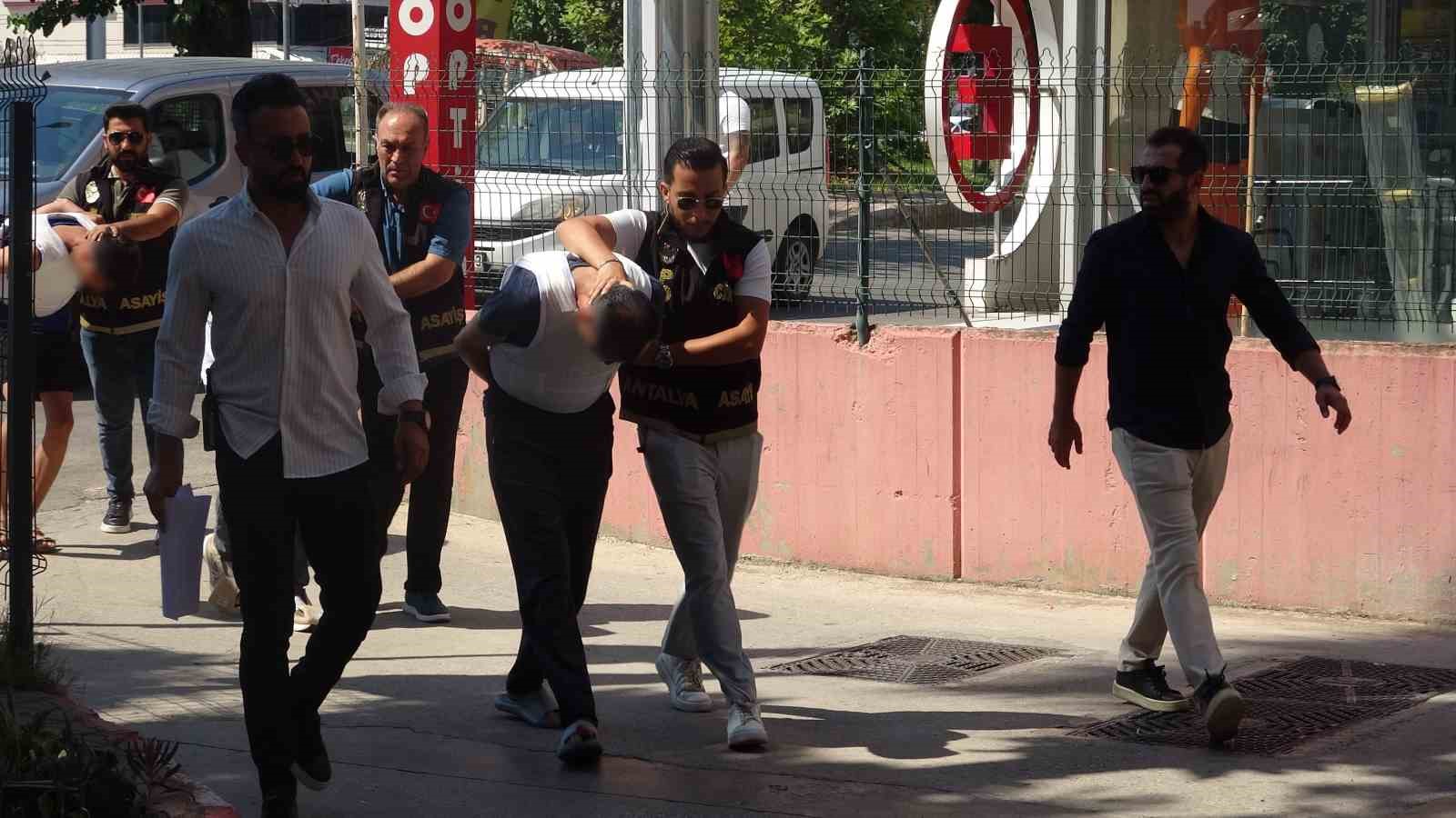 ANTALYA’DA CİNAYETLE SONUÇLANAN SİLAHLI SALDIRIYA 2 TUTUKLAMA