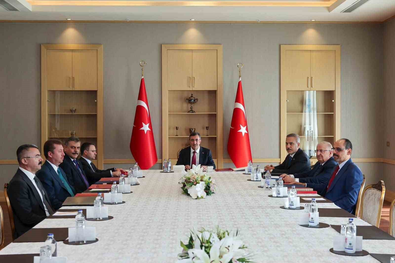 MİLLİ DAYANIŞMA VE TOPLUMSAL BÜTÜNLEŞMENİN GÜÇLENDİRİLMESİNE DAİR KANUN KAPSAMINDA KURULAN TAKİP VE DEĞERLENDİRME KURULU’NUN İLK TOPLANTISI CEVDET YILMAZ BAŞKANLIĞINDA BAŞLADI.