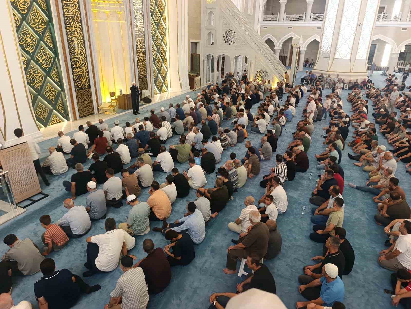 GAZİANTEP’TE MEVLİD KANDİLİ İÇİN ÖZEL PROGRAM DÜZENLENDİ