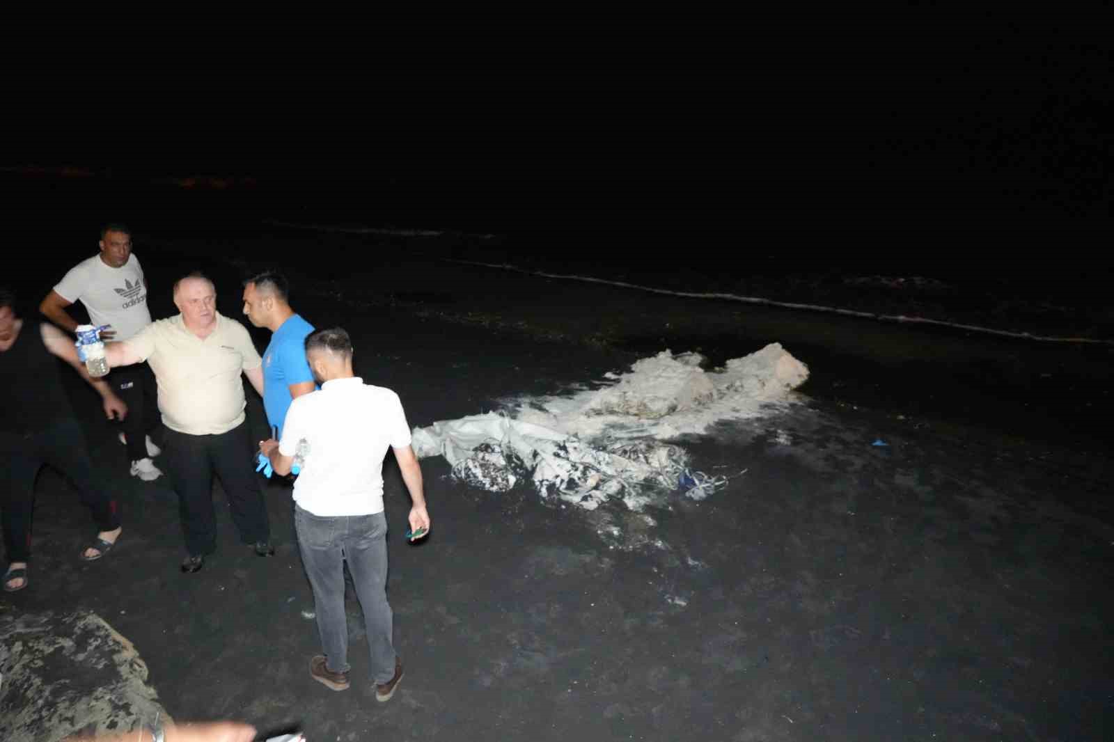 SAMSUN SAHİLİNDE ŞÜPHELİ MADDE PANİĞİ: EKİPLER ALARMA GEÇTİ