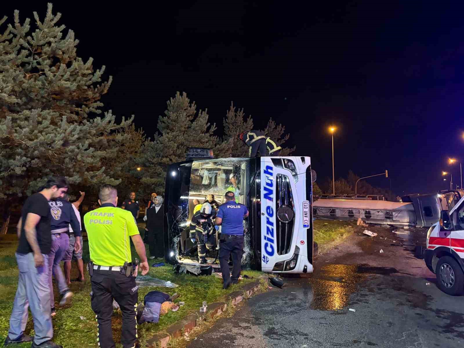 KAYSERİ’DE YOLCU OTOBÜSÜ YAKIT TANKERİ İLE ÇARPIŞTI, YARALILAR VAR.