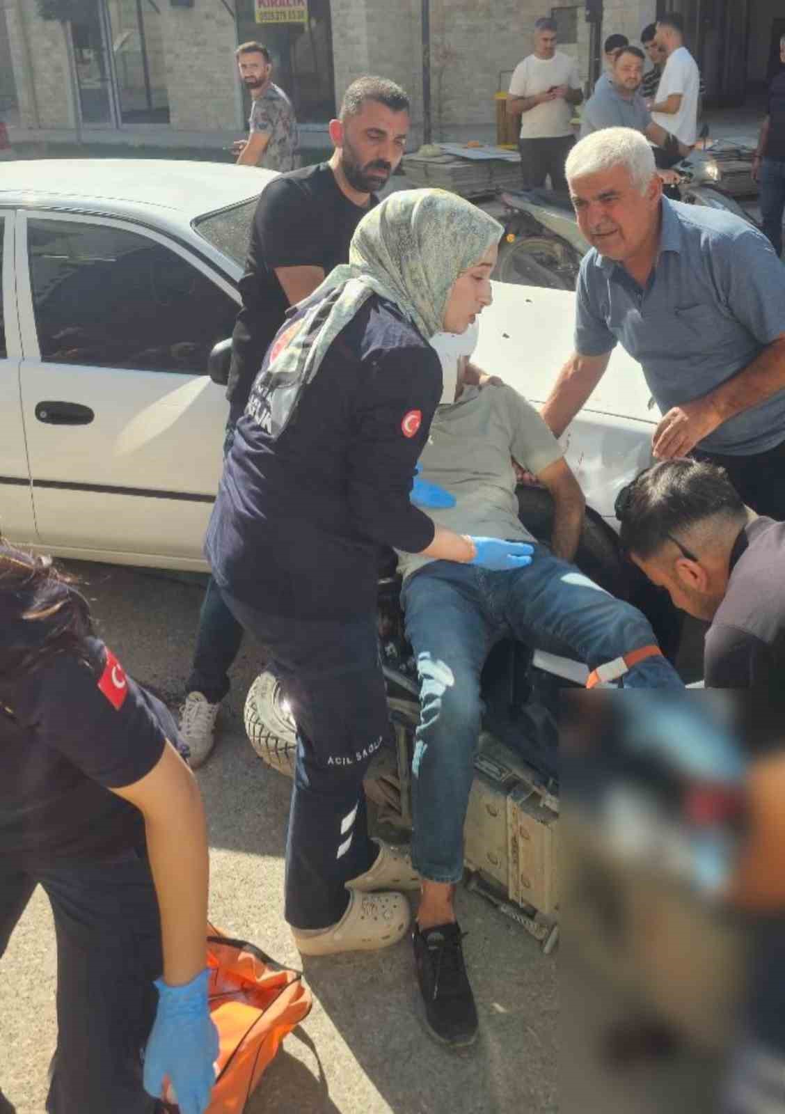 ELEKTRİKLİ BİSİKLET İLE OTOMOBİL ÇARPIŞTI: 1 YARALI