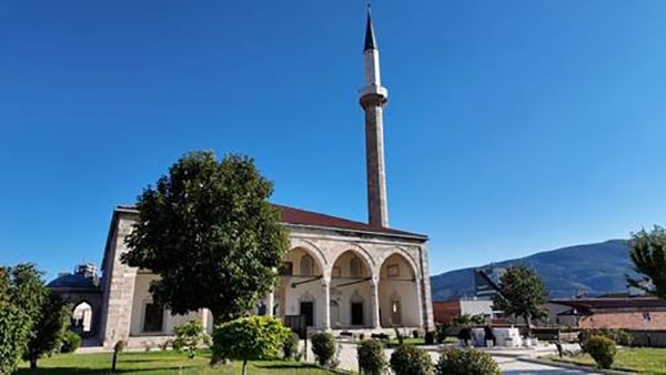 ÜSKÜP’TE YANGINLARI, DEPREMLERİ VE SAVAŞLARI ATLATAN OSMANLI MİRASI SULTAN MURAT CAMİİ 6 ASIRDIR AYAKTA