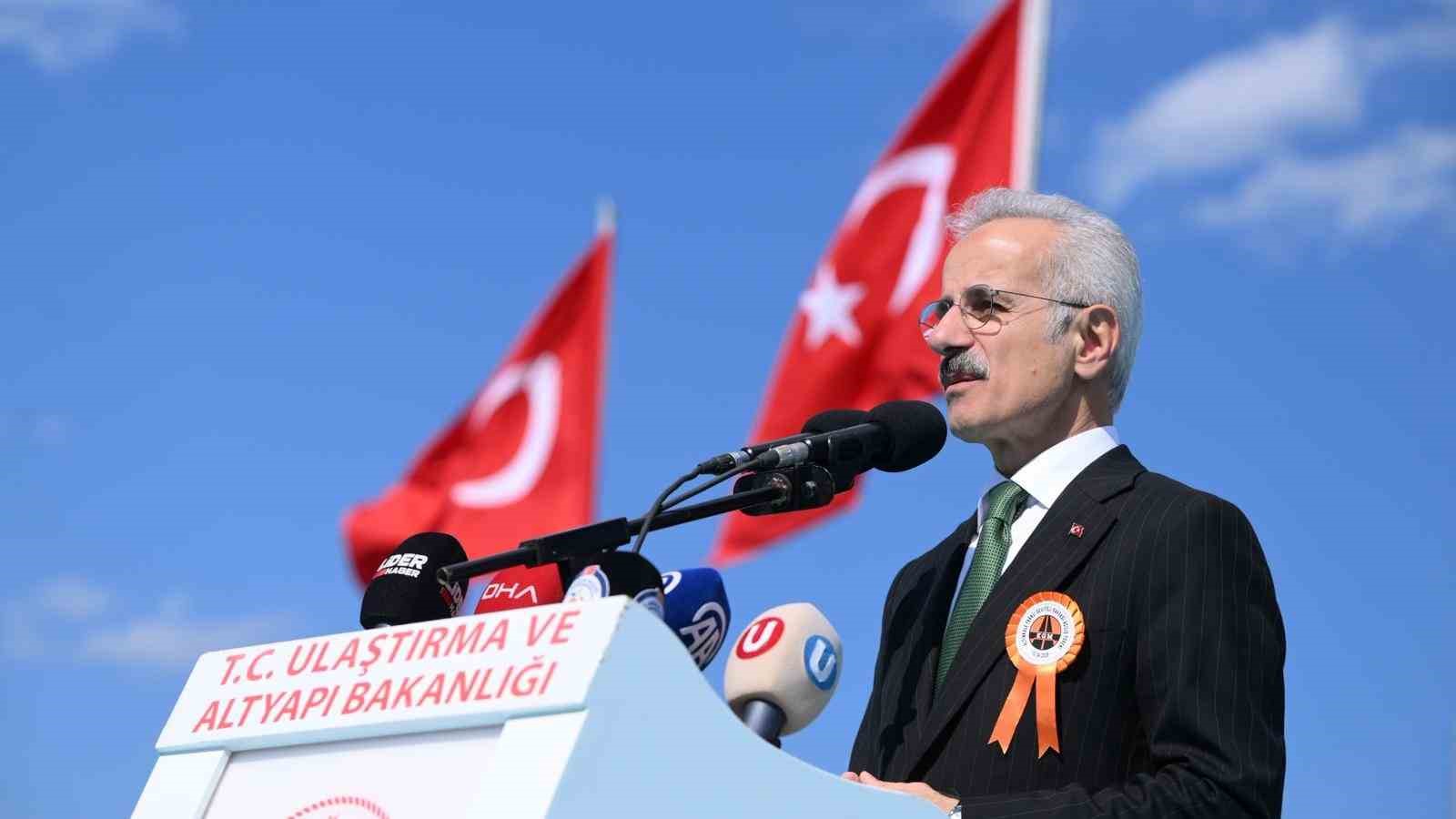 BAKAN URALOĞLU: "ANTALYA-ALANYA OTOYOLU’NUN TAMAMLANMASIYLA MEVCUT GÜZERGÂHTA 2,5 SAAT SÜREN SEYAHAT SÜRESİ 36 DAKİKAYA DÜŞECEK"