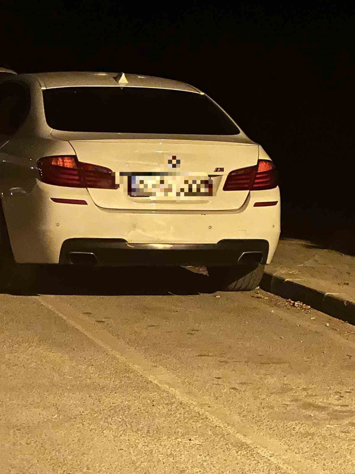 MUĞLA’DA YUNUS POLİSLERİNİN DİKKATİ ARAÇTAKİ RUHSATSIZ SİLAHLARI ORTAYA ÇIKARDI