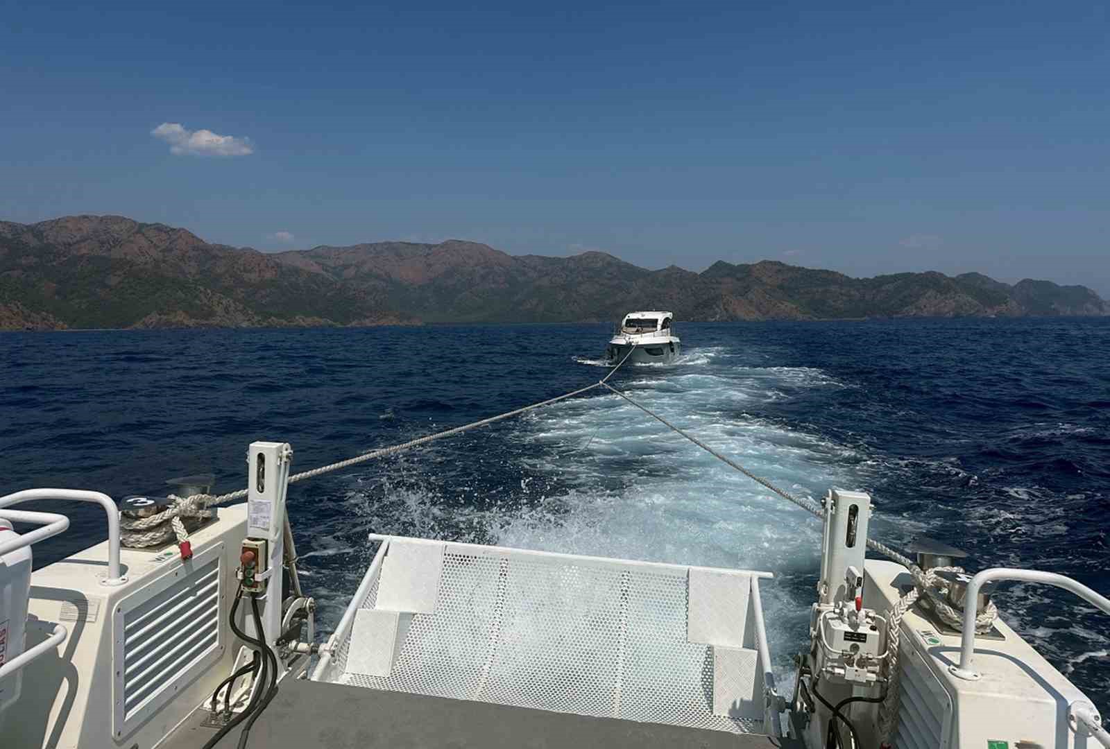 ARIZA YAPAN MOTOR YATTAKİ 7 KİŞİ SAHİL GÜVENLİK EKİPLERİNCE KURTARILDI