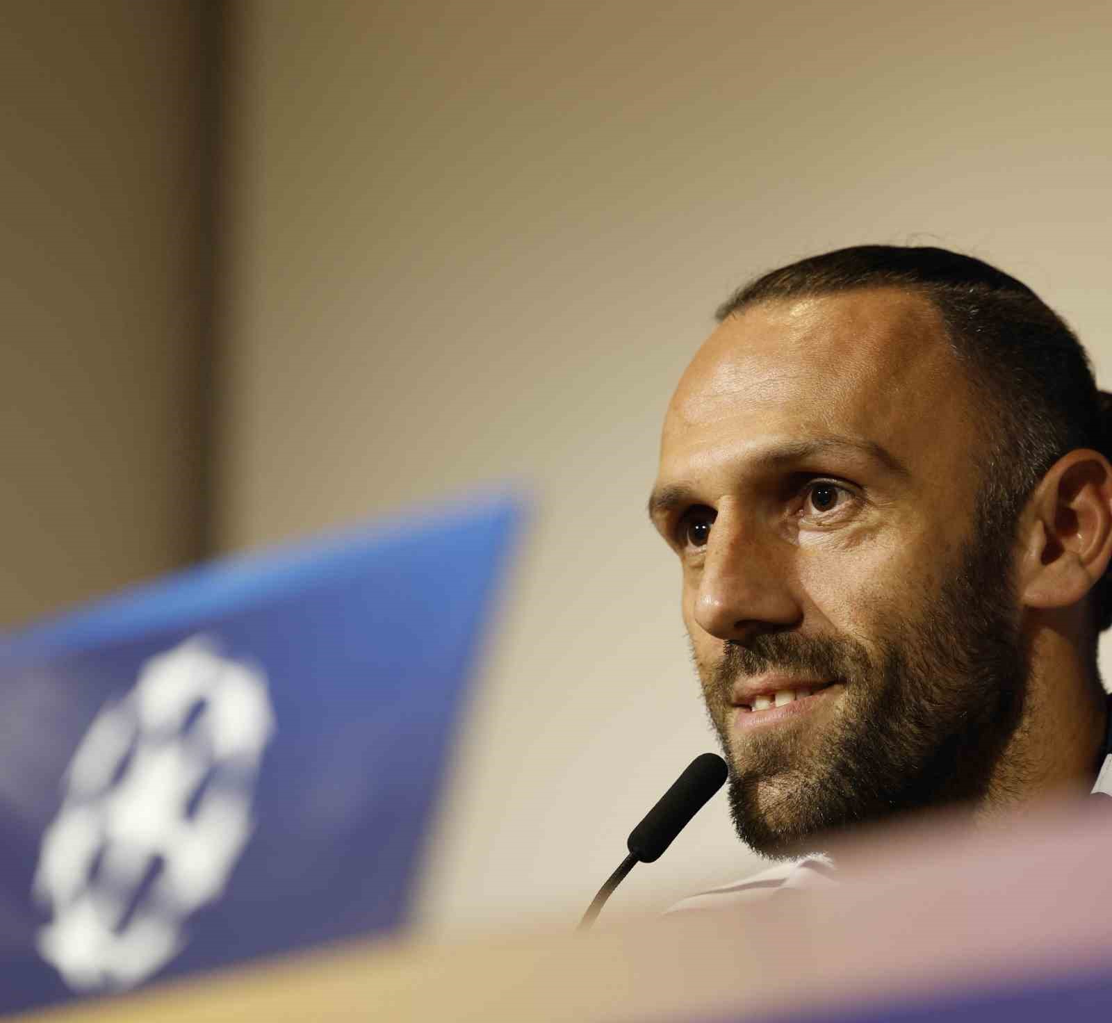VEDAT MURİQİ: "FENERBAHÇE’Yİ ŞAMPİYONLAR LİGİ’NE TAŞIMAK İSTİYORUZ"