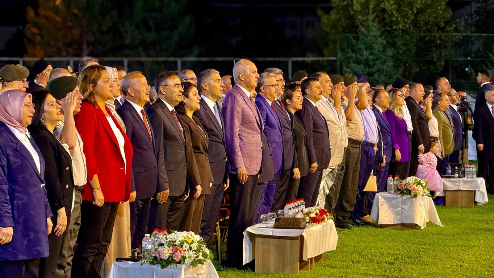 TBMM BASKANI KURTULMUŞ: "ARTIK ÖNÜMÜZDE YENİ BİR KAPI AÇILMIŞ, YENİ BİR YOLUN BAŞLANGICINDAYIZ"