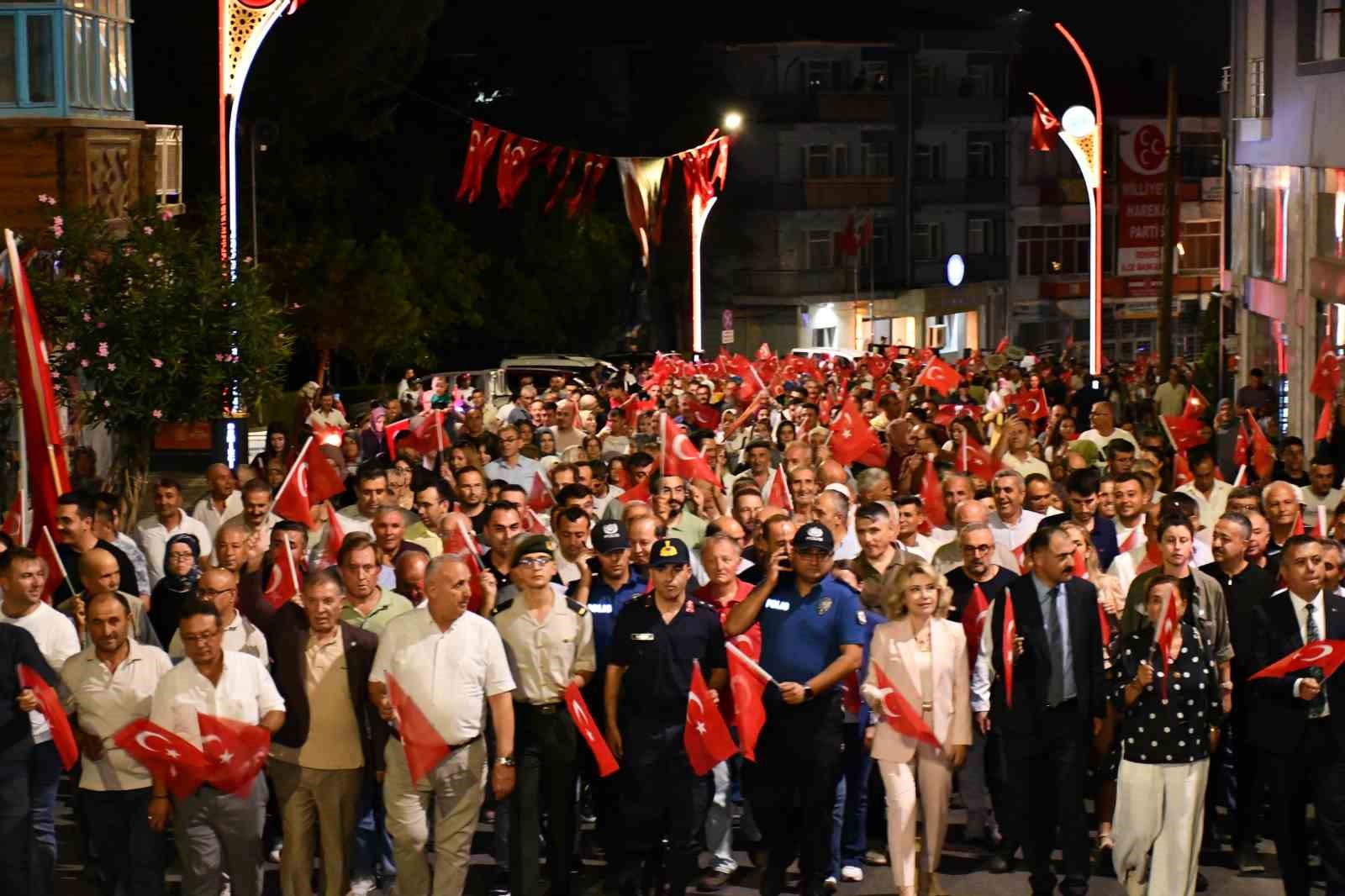 DEMİRCİ’DE KURTULUŞ FESTİVALİ GÖRKEMLİ KORTEJ YÜRÜYÜŞÜYLE BAŞLADI