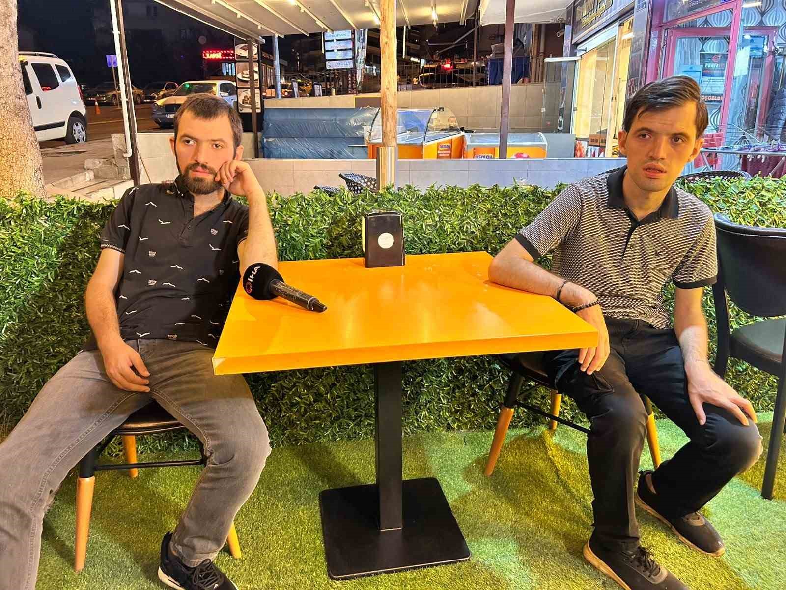 OTİZMLİ VE ZİHİNSEL ENGELLİ İKİZ KARDEŞLERİN HAFIZASI GÖRENLERİ ŞAŞIRTIYOR