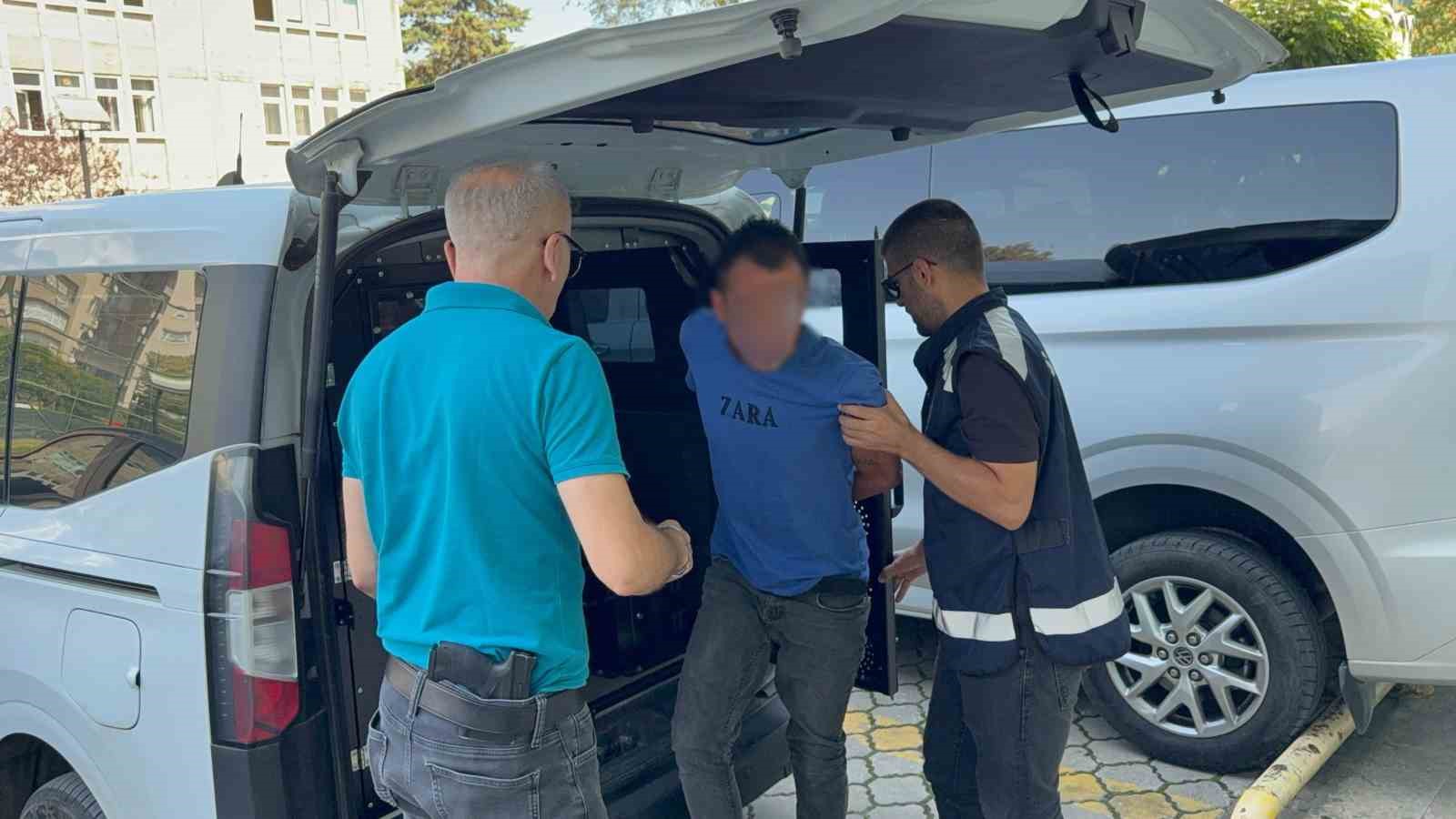 BOŞANMA AŞAMASINDAKİ EŞİNİ BIÇAKLA YARALADI