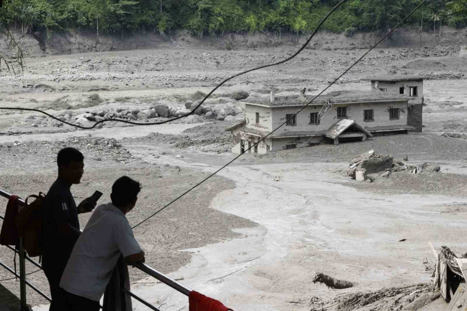 NEPAL’DE SEL FELAKETİ: 8 ÖLÜ