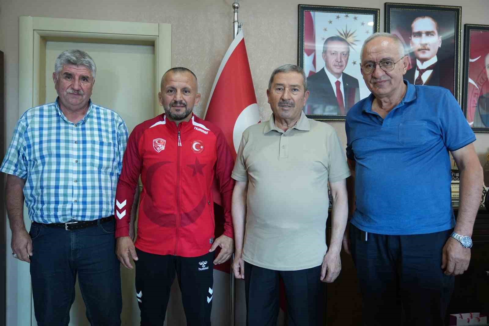 DARENDE BELEDİYE BAŞKANI BOZKURT, DÜNYA ŞAMPİYONU SEMİH ÖZDEMİR’İ AĞIRLADI