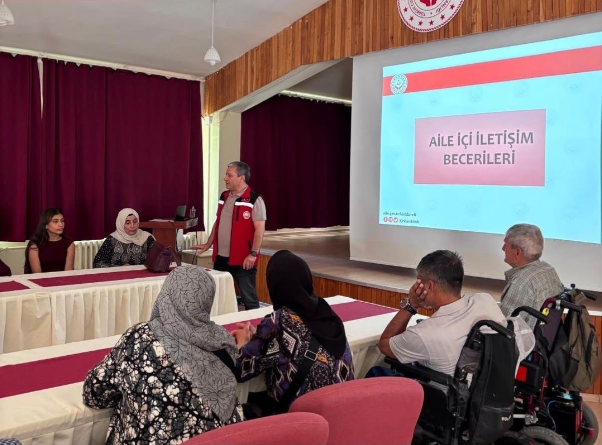 KIRKLARELİ’NDE AİLELERE YÖNELİK AİLE YAŞAM BECERİLERİ SEMİNERİ DÜZENLENDİ