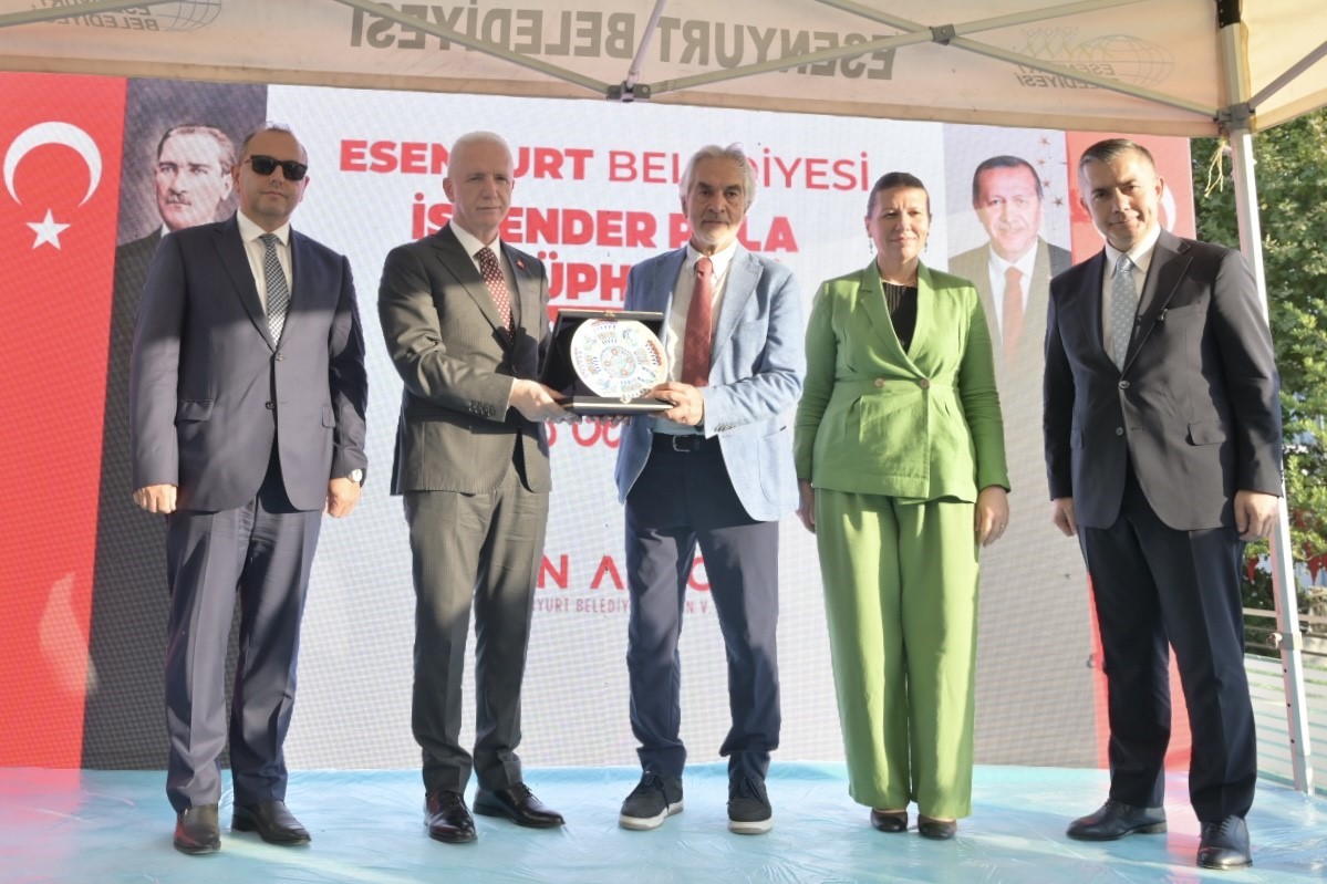 ESENYURT’TA EMEKLİLER KAFESİ İLE KÜTÜPHANE TESİSLERİ HİZMETE AÇILDI