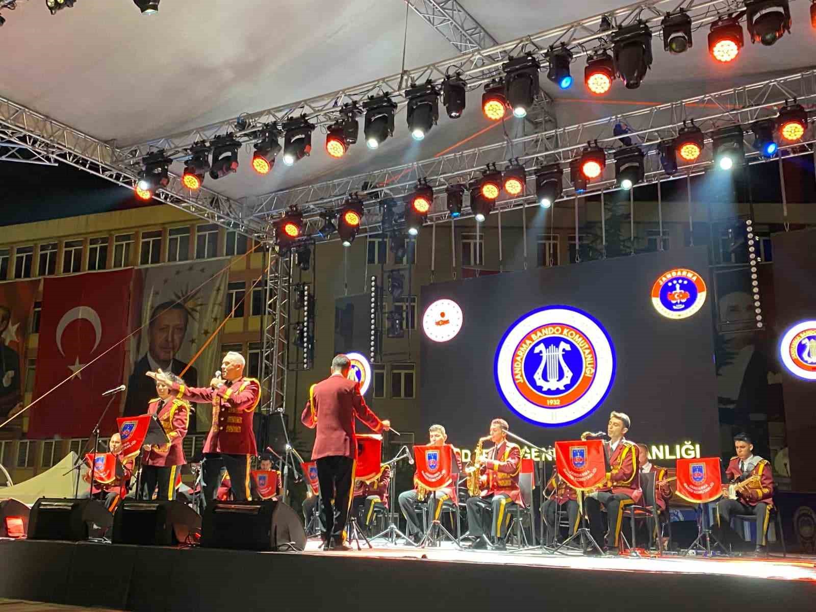 JANDARMA GENEL KOMUTANLIĞI BANDOSU AFYONKARAHİSAR’DA SAHNE ALDI