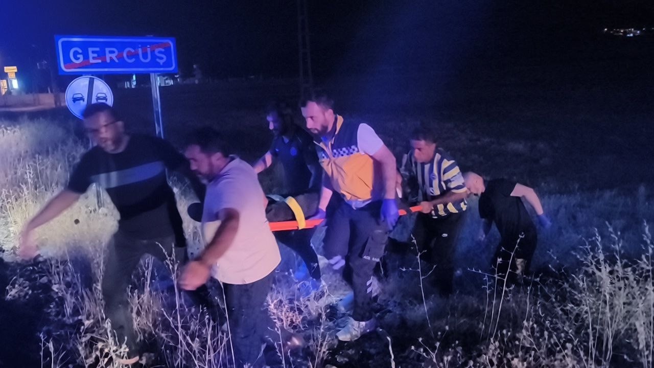 BATMAN’DA PİKAP TARLAYA UÇTU: 2 YARALI