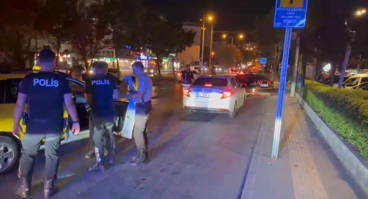 BURSA’DA 2 SAATTE 2 BİN 569 KİŞİ SORGULANDI: 9 ARANAN ŞAHIS YAKALANDI