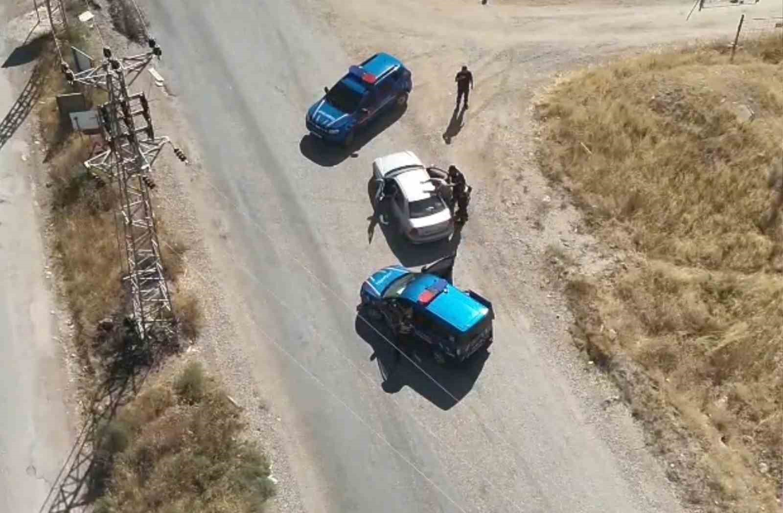 30 YIL HAPİS CEZASIYLA ARANIYORDU: JANDARMA HAVADAN İZLEDİ, KARADAN KISKIVRAK YAKALADI
