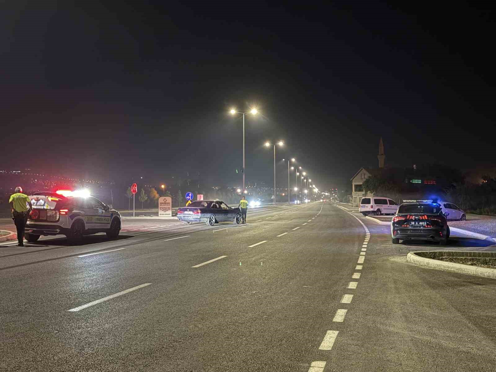 OTO TAMİRCİSİ TEST İÇİN ÇIKTIĞI OTOMOBİLLE KAZA YAPTI: 2 YARALI