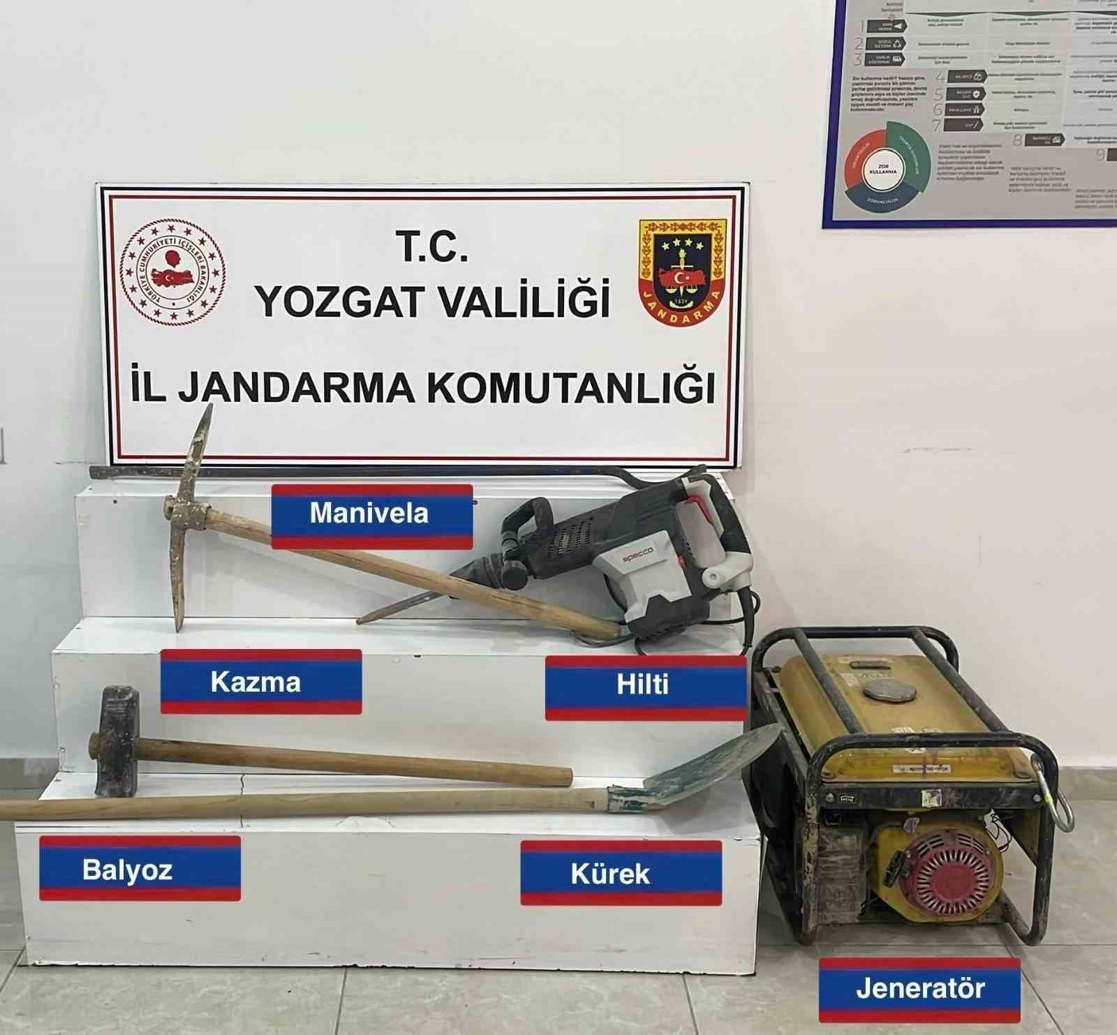 KAÇAK KAZI YAPAN 4 KİŞİ YAKALANDI