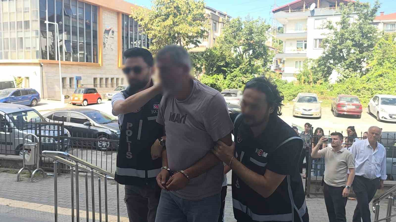SAHTE ALTIN OYUNU KUYUMCUNUN DİKKATİYLE BOZULDU: 2 KİŞİ YAKALANDI