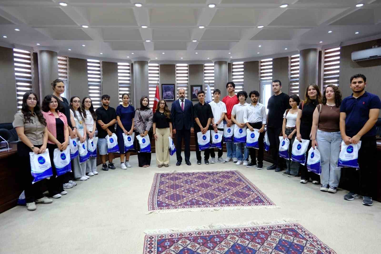 VAN MAT-BİL PROJESİ İLK MEYVELERİNİ VERDİ: ÖĞRENCİLER HAYALLERİNDEKİ ÜNİVERSİTELERE YERLEŞTİ
