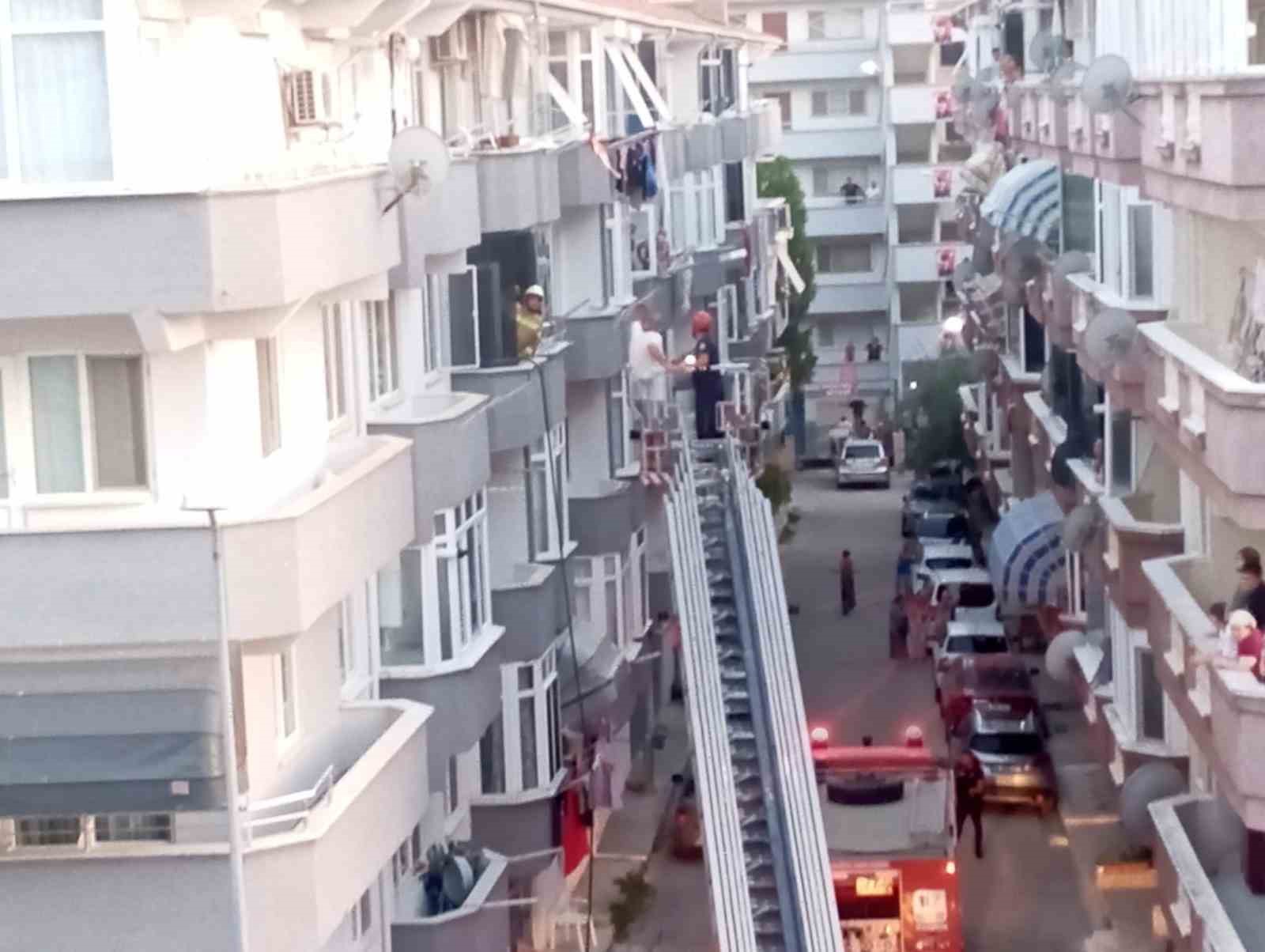 BURSA’DA KORKUTAN EV YANGINI