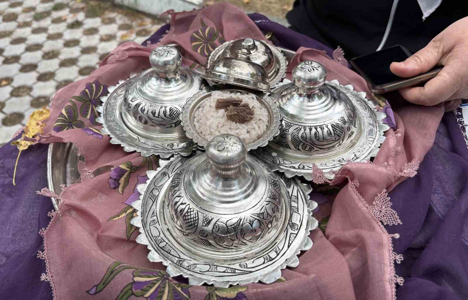 KADINLAR İLÇENİN COĞRAFİ İŞARETLİ PİRİNCİNDEN EN LEZZETLİ PİLAVI YAPMAK İÇİN YARIŞTI