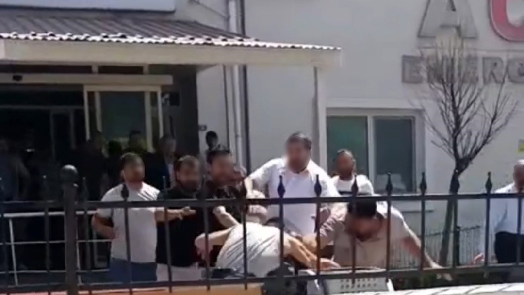 VAN’DAKİ KAVGADA AĞIR YARALANAN GENÇ YAŞAM MÜCADELESİNİ KAYBETTİ