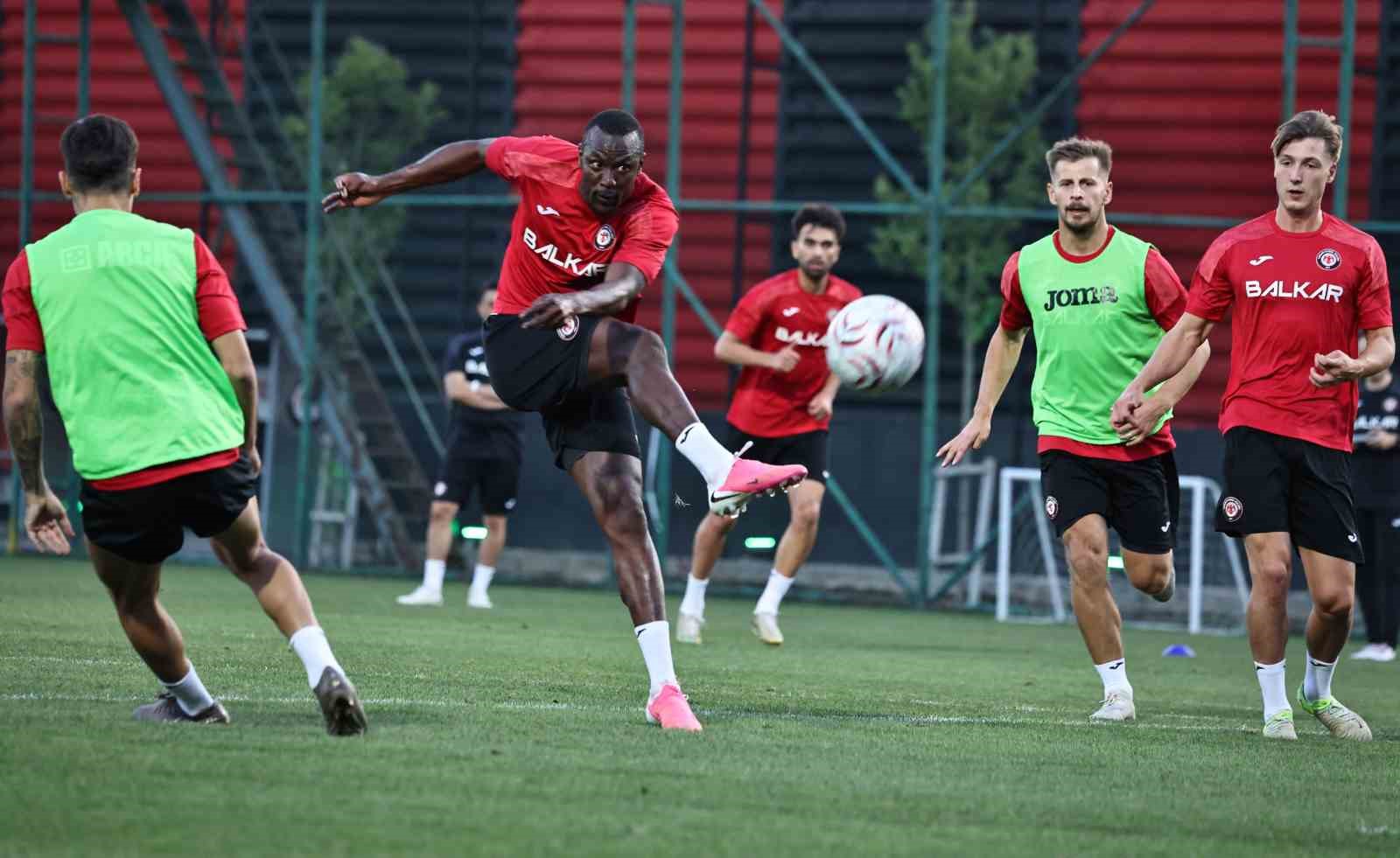 ÇORUM FK, BEŞİKTAŞ MAÇI HAZIRLIKLARINI SÜRDÜRDÜ